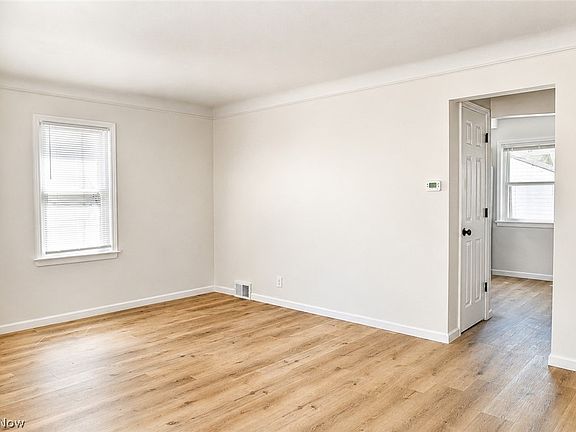 4th image of 13711 Bennington Ave