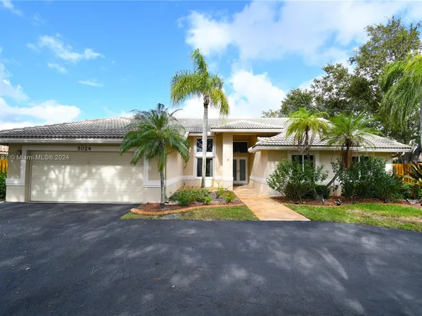 5024 NW 97th Dr, Coral Springs, FL 33076