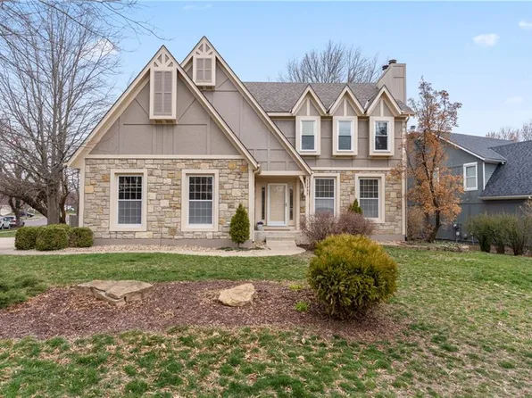 12882 Bond St, Overland Park, KS 66213