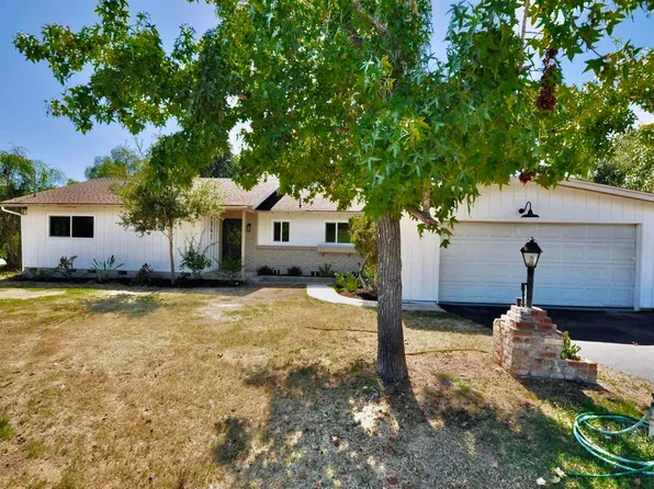 2561 Gum Tree Ln, Fallbrook, CA 92028
