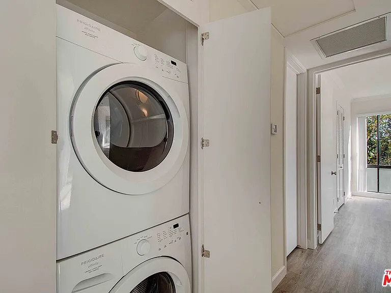 2324 S Beverly Glen Blvd #201 — Photo 28