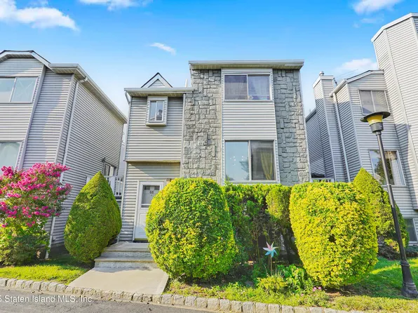 68 Regal Walk, Staten Island, NY 10303