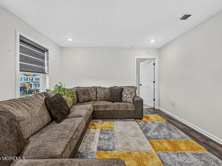 319 Tulip Ct — Photo 46
