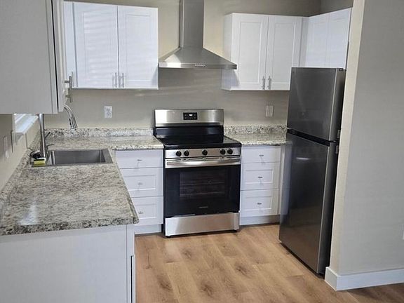 4th image of 1655 UNION Street W