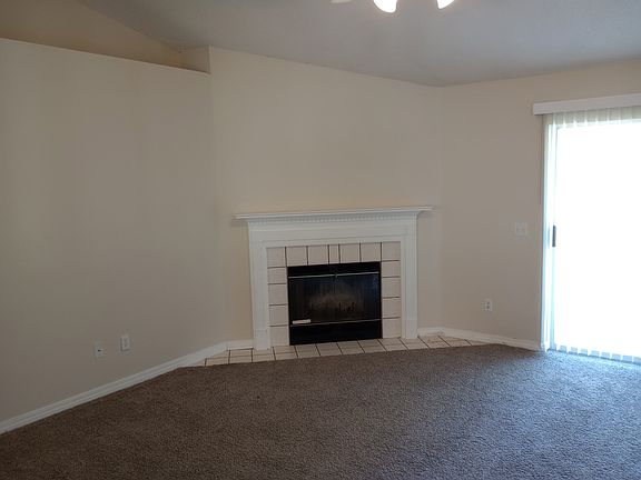 GREAT ROOM AND FIREPLACE
