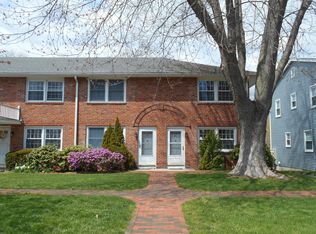 23 Riverside Dr APT D1, Clinton, CT 06413