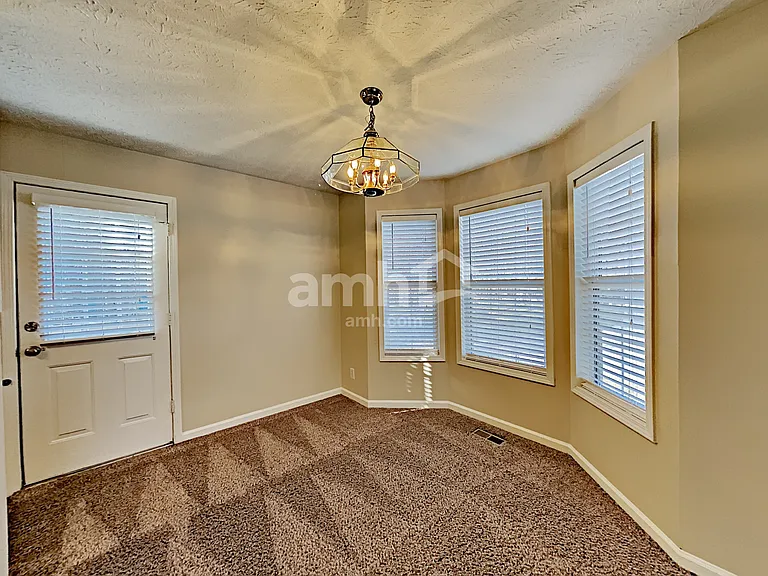 624 Glendale Forest Dr — Photo 6