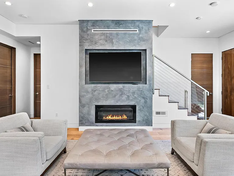 801 N Kilkea Dr — Photo 3