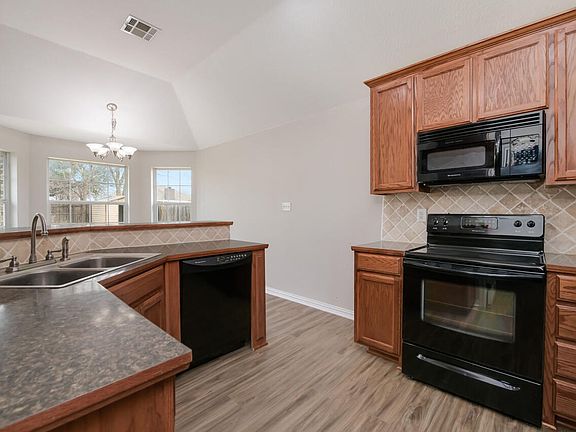 4th image of 184 Ashland