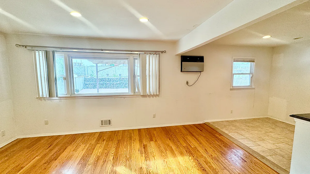 Building Photo - 127 Maybury Ave #1