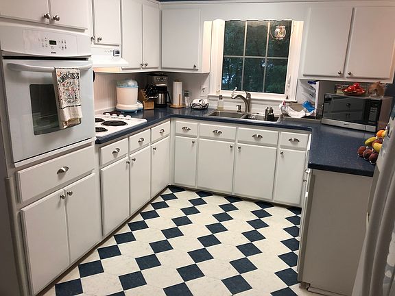 3rd image of 3309 Waterbury Dr