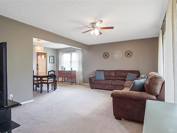 3rd image of 1703 E Parkway Dr