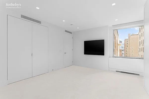 Sold by Sotheby's International Realty | media 11