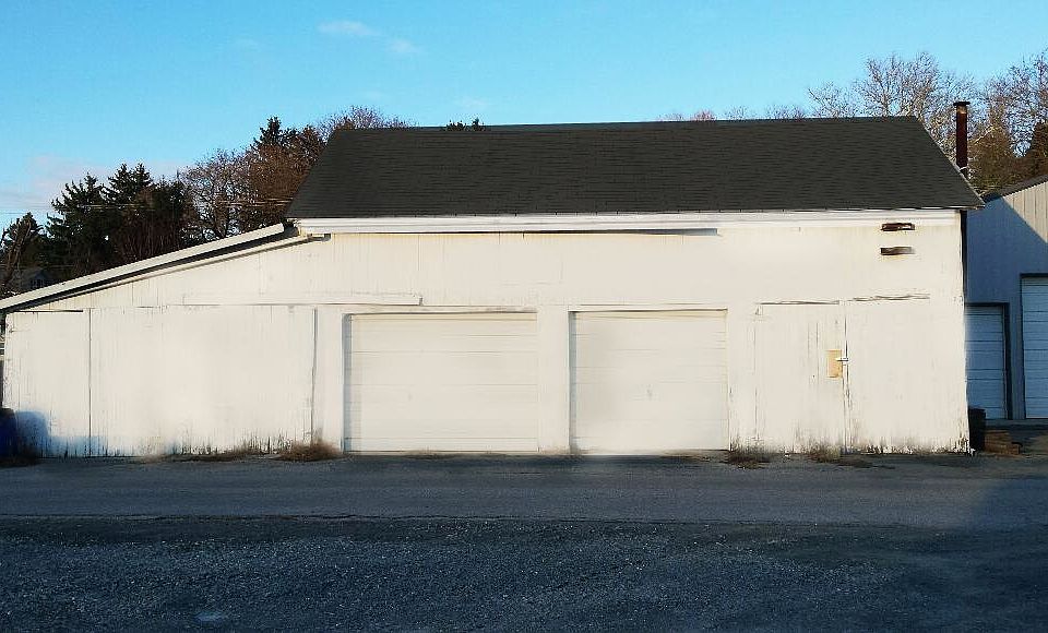 2nd image of 31 Main St