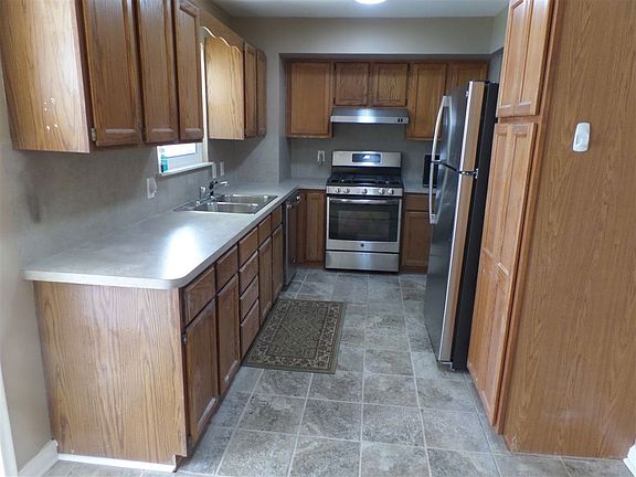 4th image of 729 Grant Cir