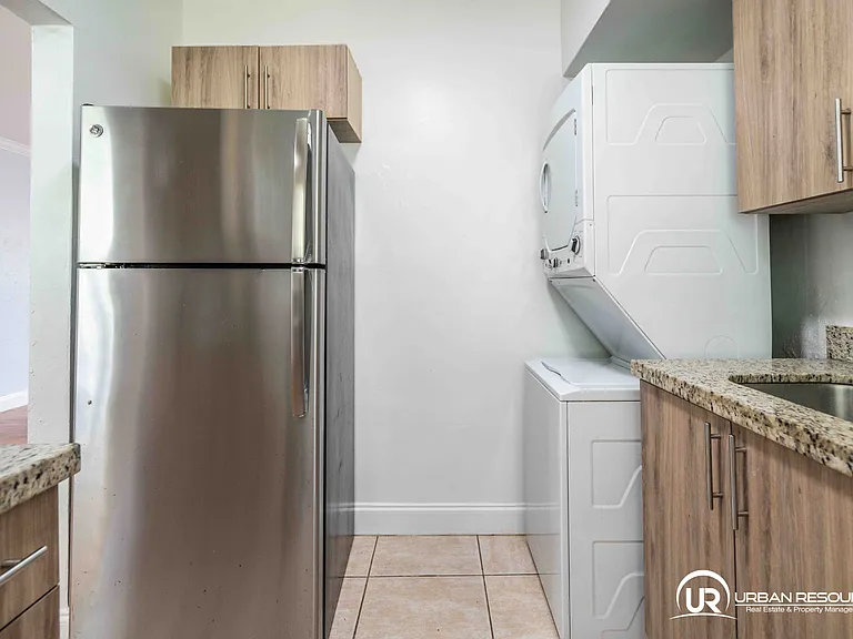 75 S Shore Dr #4B — Photo 13