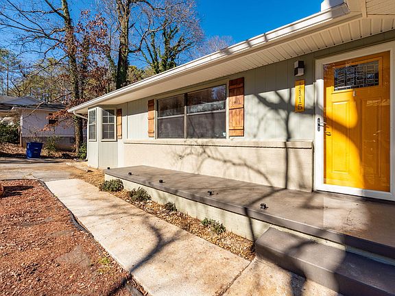 3rd image of 1115 Clermont Dr