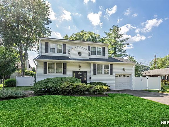 2nd image of 44 Pavonia Ave