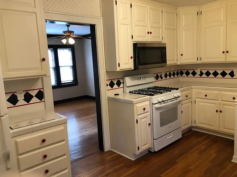 5033 Walnut St #MAIN FLOOR — Photo 2