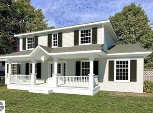 532 6th St, Traverse City, MI