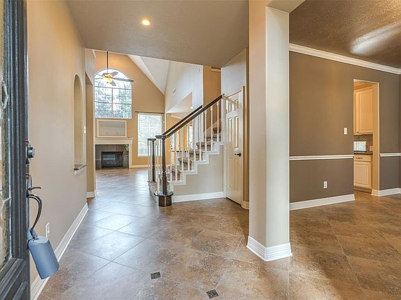 Beautiful entry to the home!