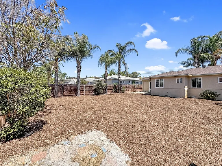 839 N Midway Dr — Photo 18