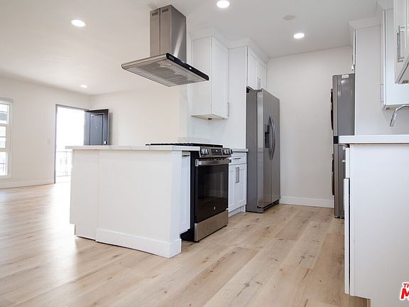 5th image of 835 S Sherbourne Dr APT 9