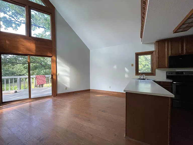 226 Rock Valley Rd — Photo 8