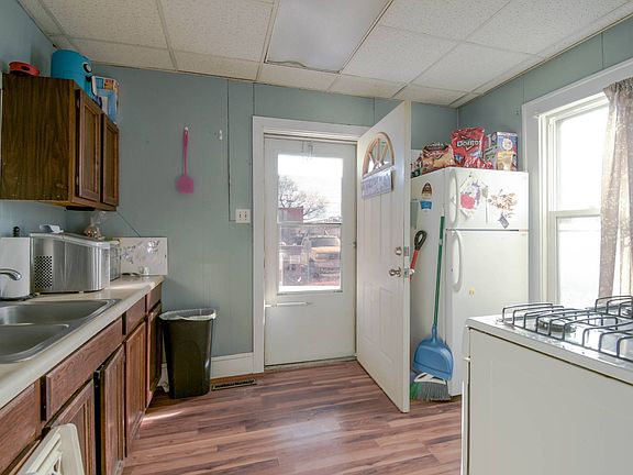 3rd image of 1823 2nd Ave
