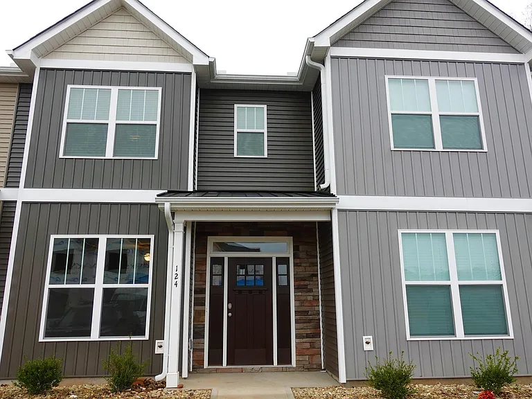 124 Creekland Way — Photo 1