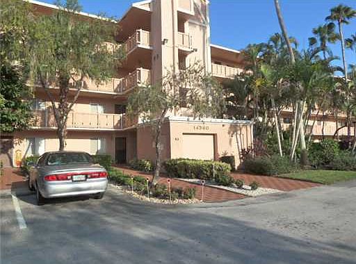 Home For Sale In Huntington Lakes