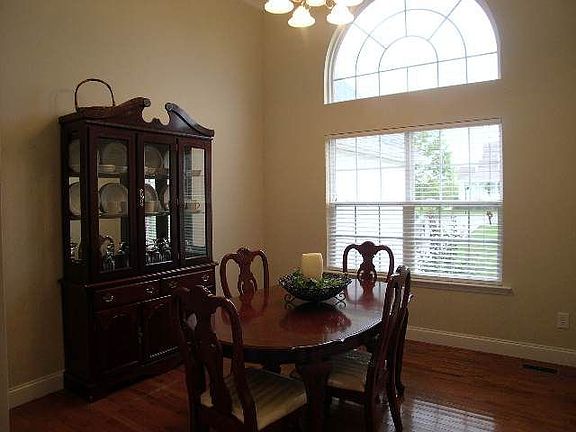 3rd image of 159 Powhatan Dr NE