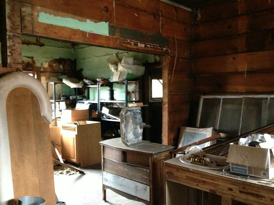 2nd image of 208 W Dakota Ave