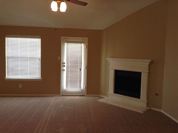5th image of 2771 Sweetbriar Ln