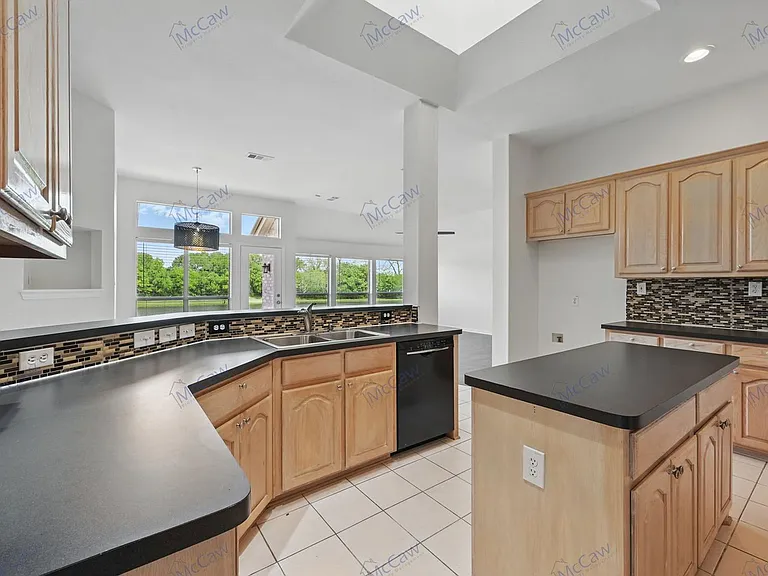 544 Layton Dr — Photo 11