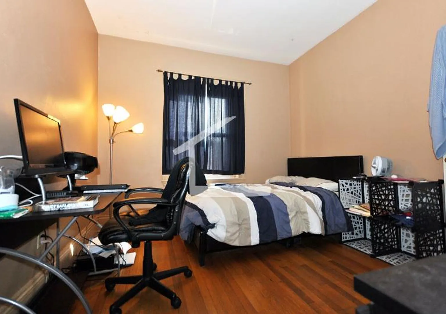 Nicely renovated 3 bed 1 bath unit on the Green Line in Allston! — Photo 4