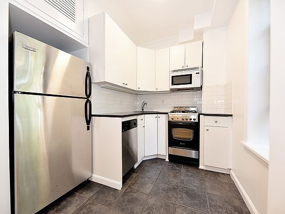 3rd image of 149 W 12th St APT 25