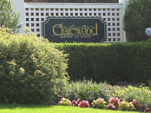 2nd image of 6 Oakcrest Ln #6