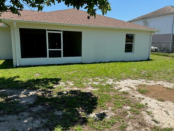 5th image of 1050 Leeward Dr