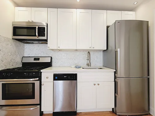 3143 Broadway Photo 1