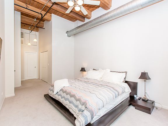5th image of 525 W Superior St APT 423