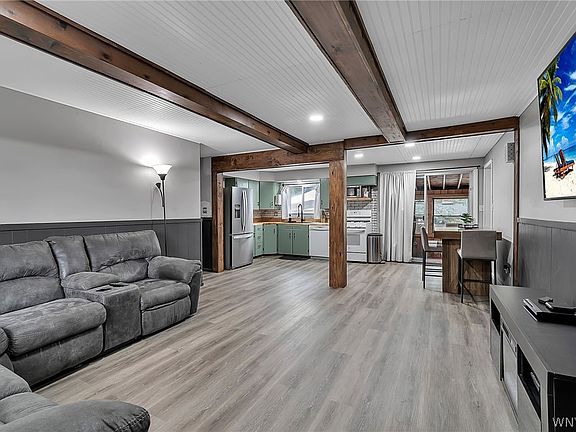 3rd image of 11 Ashley Dr
