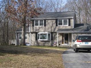 3 Bramble Bush Dr, Niantic, CT 06357