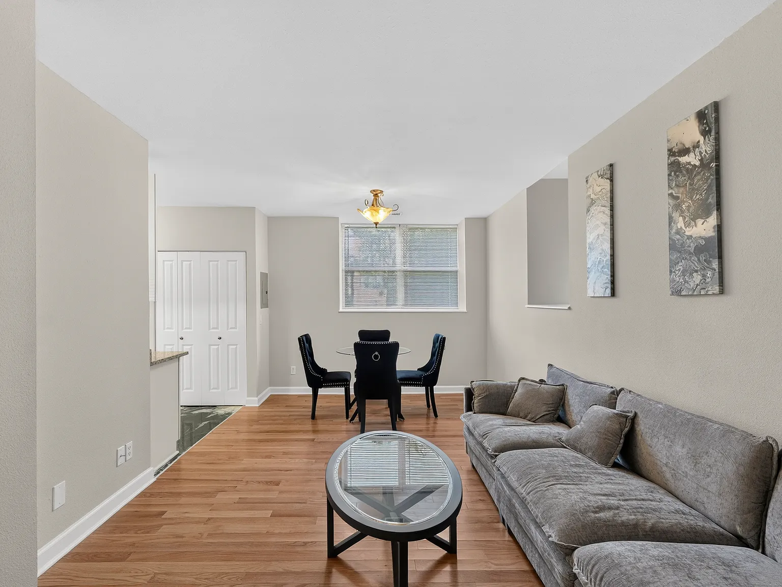 2 bed, 945 sqft, $2,200 — Photo 3