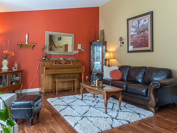3rd image of 366 Woodland Cir