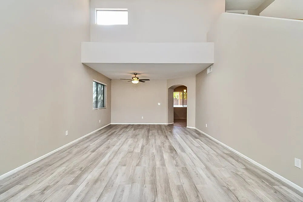 4 bed, 3.0 bath, 1904 sqft, $2,220 — Photo 4