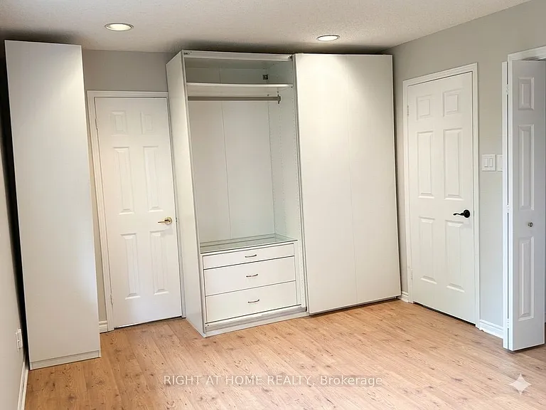 37 Versailles Ct — Photo 11