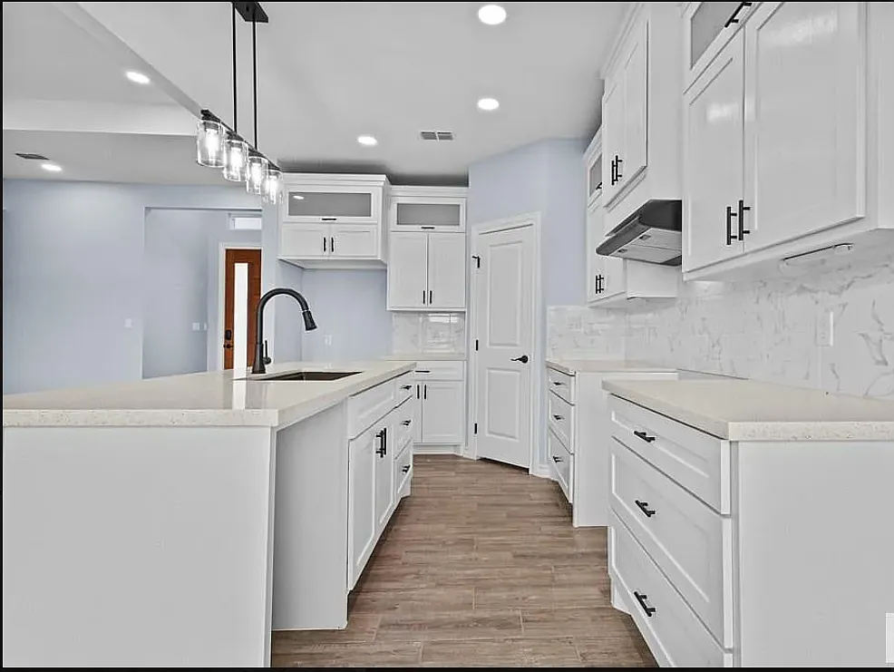 304 Faith Dr — Photo 2