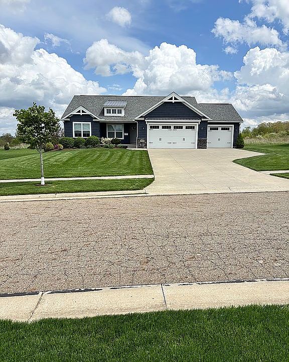 352 Heatherby Lane NE