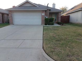 9204 Coral Ln, Fort Worth, TX 76140